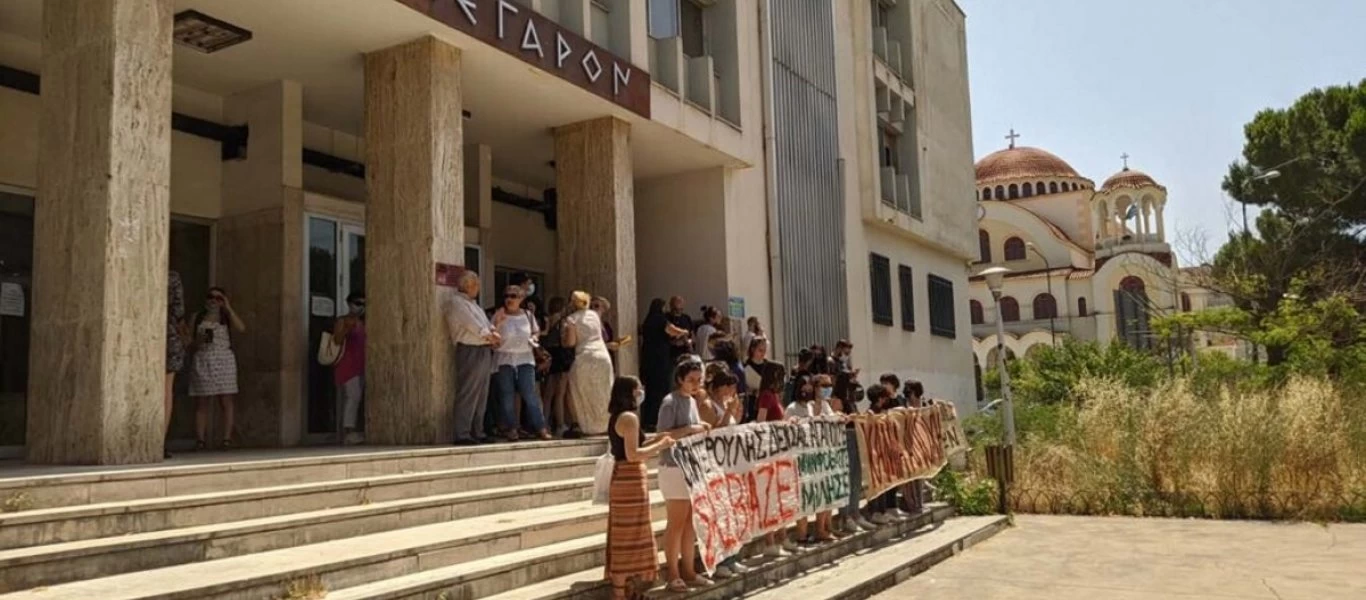 Αγρίνιο: Απολογείται σήμερα ο 49χρονος ιερέας που κατηγορείται για παιδική πορνογραφία και βιασμό